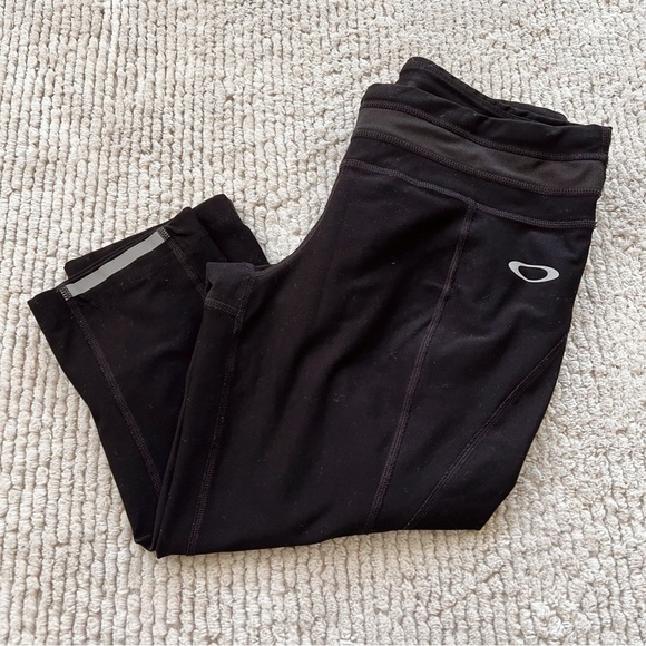 Oakley 3/4 Leggings - Picture 1 of 5